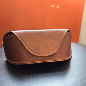 🛒 $2 with bundle GANT Tan Eyewear Case